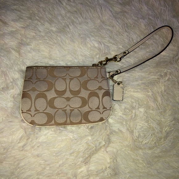 Coach Poppy Wristlet - Picture 5 of 14